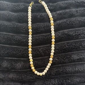Elegant Gold and Cream Pearl Necklace